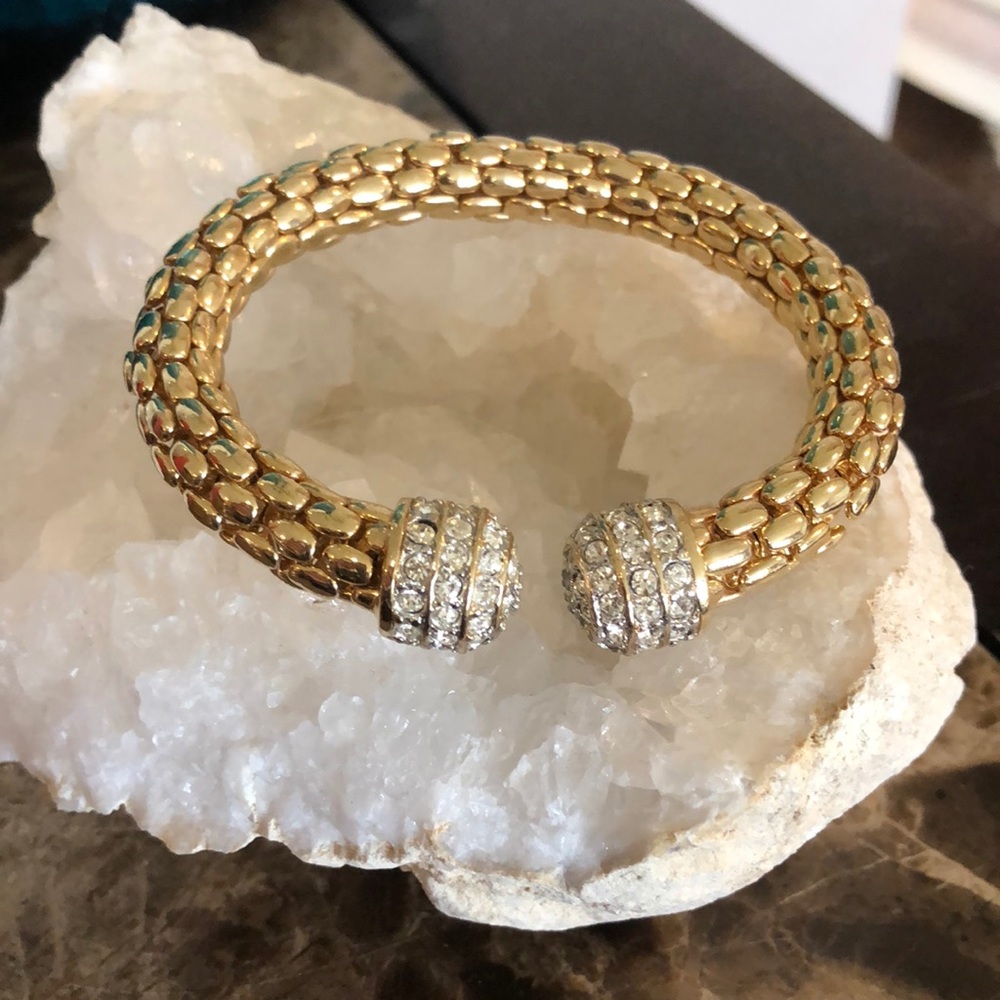 Costume jewelry bracelet
